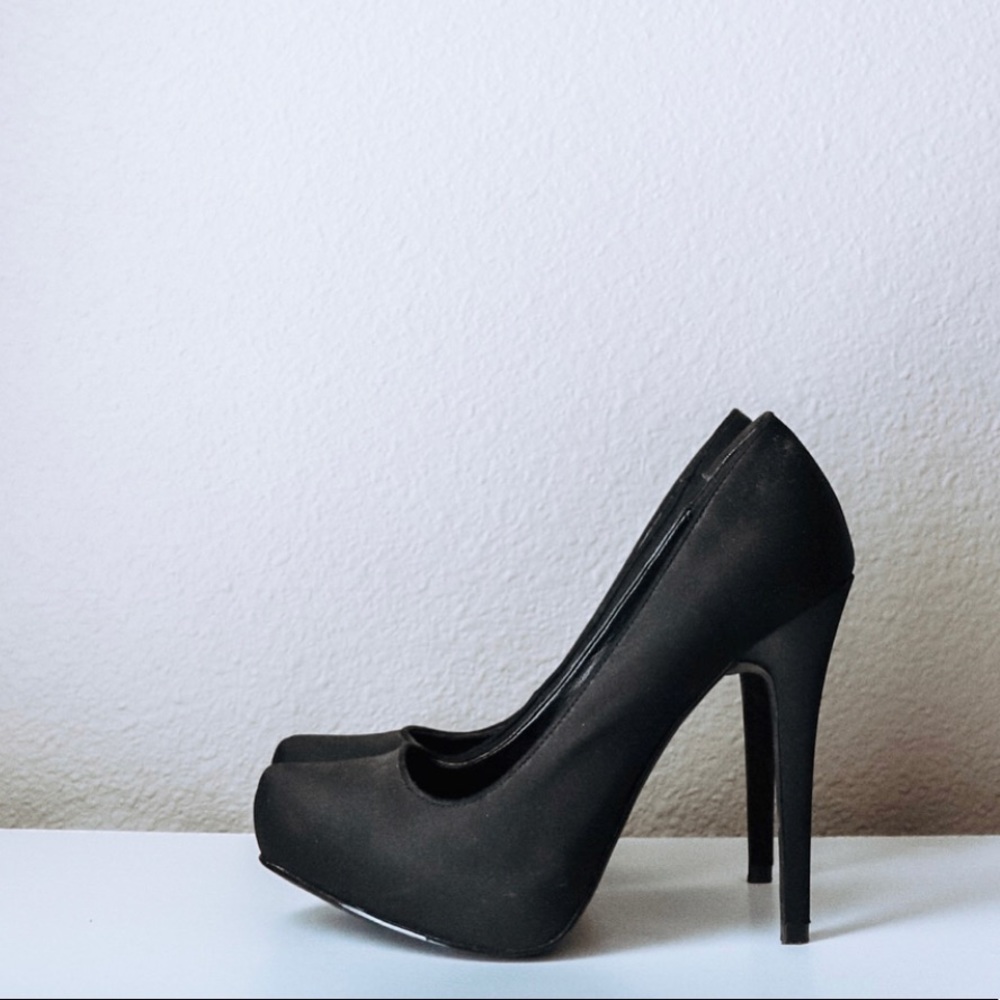 Heels - Picture 3 of 3